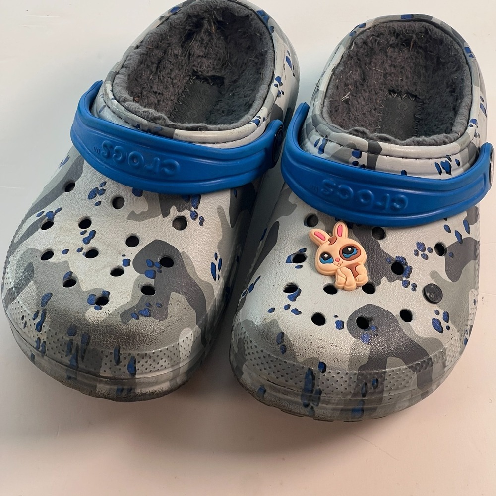 Crocs Kids Sandals Size 11 Gray Camo Slip-On Bunny Charm Comfort Shoes